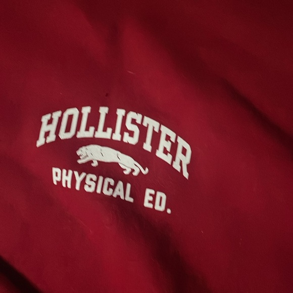 Hollister cropped red and white sweatshirt - Picture 2 of 3